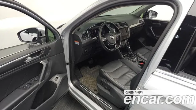 2018 Volkswagen Tiguan 2nd Gen 2.0 TDI 4Motion Prestige Sold VIN WVGZZZ5NZJW953959 – front exterior 2018 Volkswagen Tiguan 2nd Gen 2.0 TDI 4Motion Prestige Sold VIN WVGZZZ5NZJW953959 – front exterior