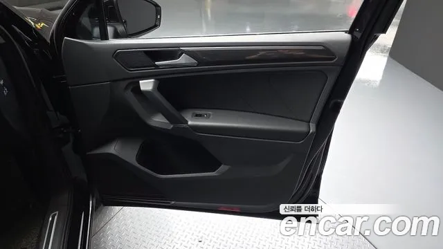 2018 Volkswagen Tiguan 2nd Gen 2.0 TDI Prestige Sold VIN WVGZZZ5NZJW964240 – photo 18