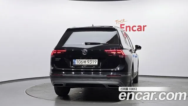 2020 Volkswagen Tiguan Allspace 2.0 TDI Prestige Sold VIN WVGZZZ5NZLM180727 – exterior detail 2020 Volkswagen Tiguan Allspace 2.0 TDI Prestige Sold VIN WVGZZZ5NZLM180727 – exterior detail