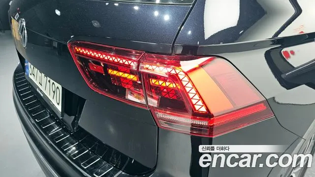 2020 Volkswagen Tiguan Allspace 2.0 TDI Prestige Sold VIN WVGZZZ5NZLM181346 – exterior detail 2020 Volkswagen Tiguan Allspace 2.0 TDI Prestige Sold VIN WVGZZZ5NZLM181346 – exterior detail
