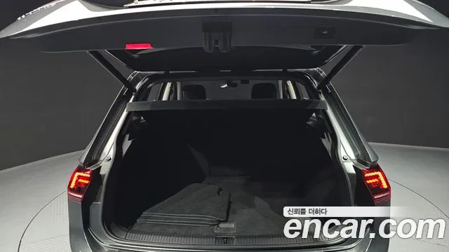 2020 Volkswagen Tiguan 2nd Gen 2.0 TDI Premium Sold VIN WVGZZZ5NZLW320916 – engine bay 2020 Volkswagen Tiguan 2nd Gen 2.0 TDI Premium Sold VIN WVGZZZ5NZLW320916 – engine bay