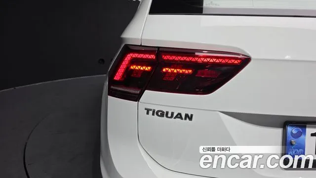 2020 Volkswagen Tiguan 2nd Gen 2.0 TDI Premium Sold VIN WVGZZZ5NZLW398134 – exterior detail 2020 Volkswagen Tiguan 2nd Gen 2.0 TDI Premium Sold VIN WVGZZZ5NZLW398134 – exterior detail