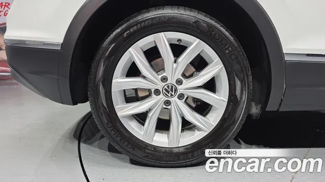 2020 Volkswagen Tiguan 2nd Gen 2.0 TDI Premium Sold VIN WVGZZZ5NZLW398134 – photo 12 2020 Volkswagen Tiguan 2nd Gen 2.0 TDI Premium Sold VIN WVGZZZ5NZLW398134 – photo 12