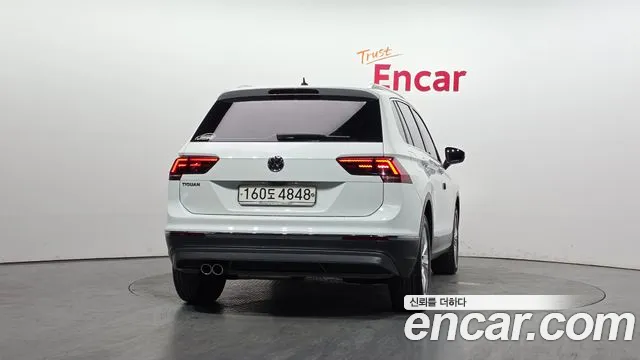 2020 Volkswagen Tiguan 2nd Gen 2.0 TDI Premium Sold VIN WVGZZZ5NZLW807283 – interior seats 2020 Volkswagen Tiguan 2nd Gen 2.0 TDI Premium Sold VIN WVGZZZ5NZLW807283 – interior seats