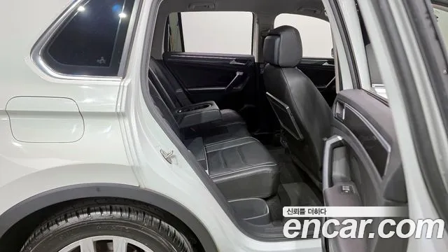 2020 Volkswagen Tiguan 2nd Gen 2.0 TDI Premium Sold VIN WVGZZZ5NZLW807283 – photo 11 2020 Volkswagen Tiguan 2nd Gen 2.0 TDI Premium Sold VIN WVGZZZ5NZLW807283 – photo 11