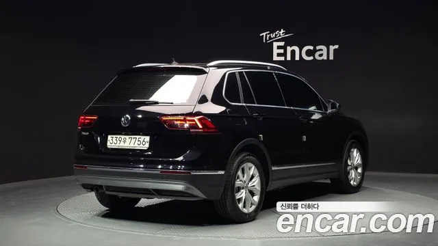 2020 Volkswagen Tiguan 2nd Gen 2.0 TDI Premium Sold VIN WVGZZZ5NZLW807710 – engine bay