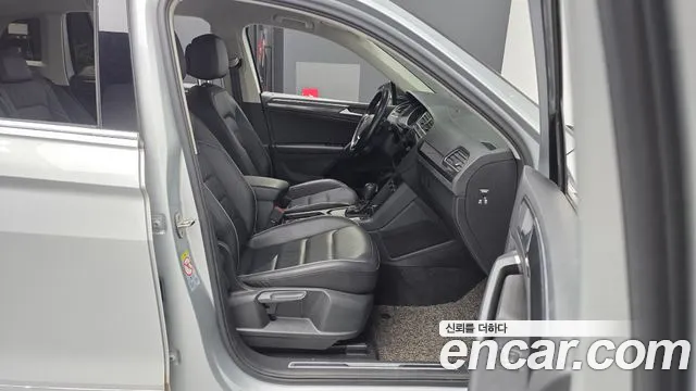 2020 Volkswagen Tiguan 2nd Gen 2.0 TDI Premium Sold VIN WVGZZZ5NZLW861196 – photo 11 2020 Volkswagen Tiguan 2nd Gen 2.0 TDI Premium Sold VIN WVGZZZ5NZLW861196 – photo 11