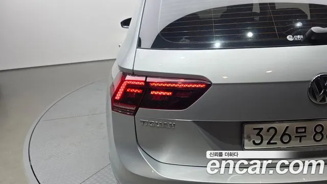 2020 Volkswagen Tiguan 2nd Gen 2.0 TDI Premium Sold VIN WVGZZZ5NZLW861196 – photo 12 2020 Volkswagen Tiguan 2nd Gen 2.0 TDI Premium Sold VIN WVGZZZ5NZLW861196 – photo 12