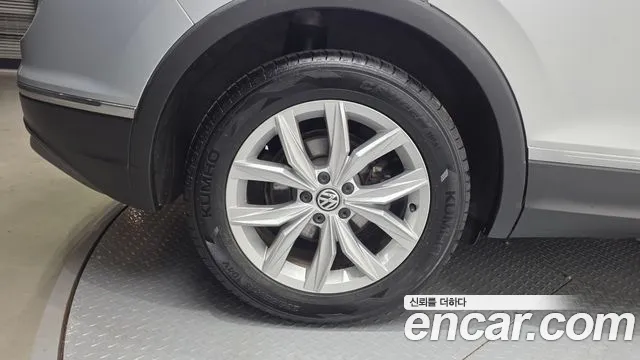 2020 Volkswagen Tiguan 2nd Gen 2.0 TDI Premium Sold VIN WVGZZZ5NZLW861196 – photo 32 2020 Volkswagen Tiguan 2nd Gen 2.0 TDI Premium Sold VIN WVGZZZ5NZLW861196 – photo 32