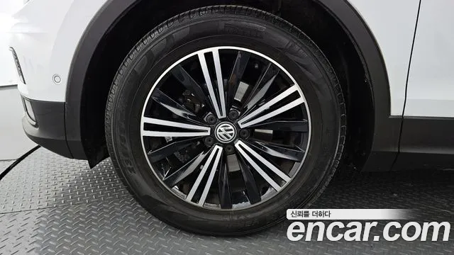 2020 Volkswagen Tiguan 2nd Gen 2.0 TDI Prestige Sold VIN WVGZZZ5NZLW877246 – exterior detail
