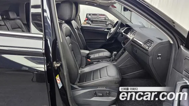 2021 Volkswagen Tiguan 2nd Gen 2.0 TDI Prestige Sold VIN WVGZZZ5NZMW542890 – photo 15 2021 Volkswagen Tiguan 2nd Gen 2.0 TDI Prestige Sold VIN WVGZZZ5NZMW542890 – photo 15