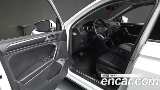 2022 Volkswagen Tiguan 2nd Gen 2.0 TDI Prestige Sold VIN WVGZZZ5NZNW065751 – trunk area