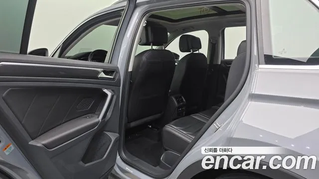 2022 Volkswagen Tiguan 2nd Gen 2.0 TDI Prestige Sold VIN WVGZZZ5NZNW532902 – dashboard