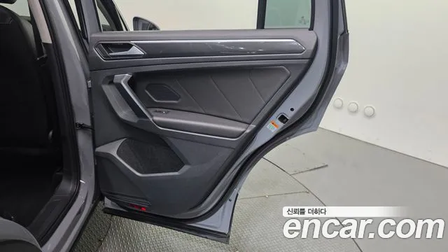 2022 Volkswagen Tiguan 2nd Gen 2.0 TDI Prestige Sold VIN WVGZZZ5NZNW532902 – interior seats