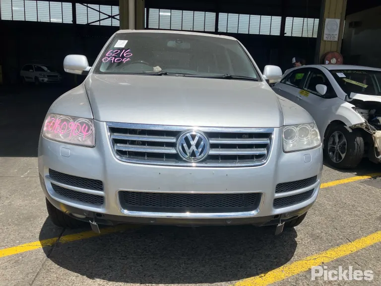 2005 Volkswagen Touareg Damaged VIN WVGZZZ7LZ5D061240 – odometer reading