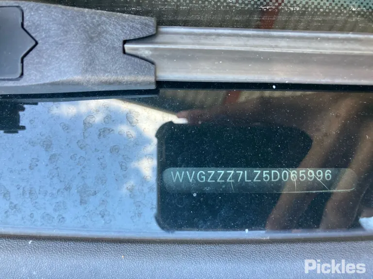 2005 Volkswagen Touareg Damaged VIN WVGZZZ7LZ5D065996 – side profile