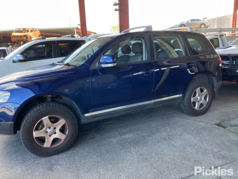 2005 Volkswagen Touareg Damaged VIN WVGZZZ7LZ5D065996 – undercarriage