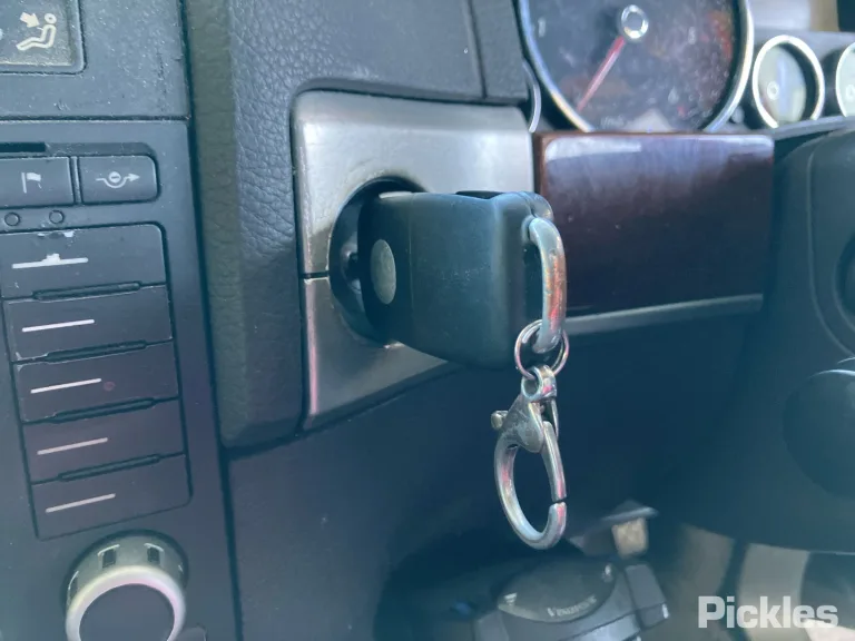 2005 Volkswagen Touareg Damaged VIN WVGZZZ7LZ5D065996 – odometer reading