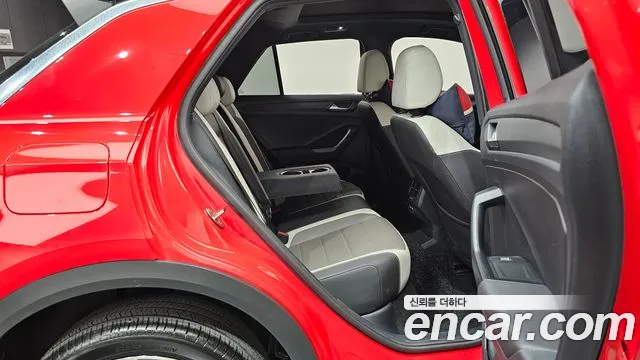 2022 Volkswagen T-Roc 2.0 TDI Prestige Sold VIN WVGZZZA11ZNV04915 – rear exterior