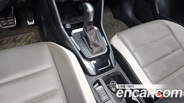 2022 Volkswagen T-Roc 2.0 TDI Prestige Sold VIN WVGZZZA1ZNV022317 – trunk area