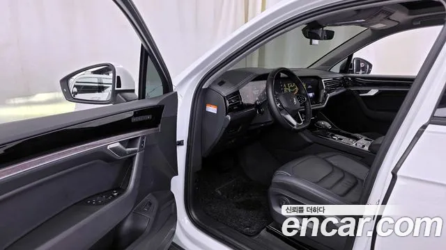 2023 Volkswagen Touareg 3rd Gen 3.0 TDI Premium Sold VIN WVGZZZCR2PD010541 – trunk area