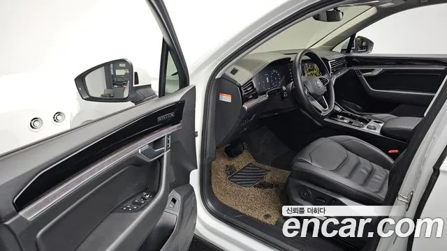 2023 Volkswagen Touareg 3rd Gen 3.0 TDI Premium Sold VIN WVGZZZCR3PD008037 – interior seats