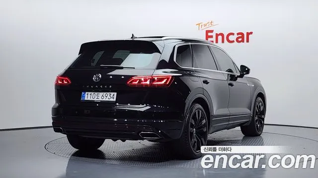 2020 Volkswagen Touareg 3rd Gen 4.0 TDI R-Line Sold VIN WVGZZZCRZLD029429 – rear exterior