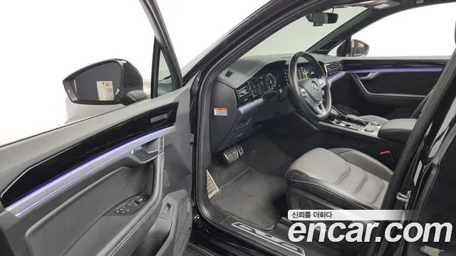 2020 Volkswagen Touareg 3rd Gen 4.0 TDI R-Line Sold VIN WVGZZZCRZLD029429 – engine bay
