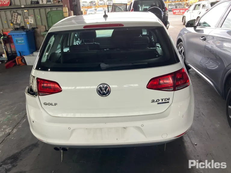 2014 Volkswagen Golf Used VIN WVWZZZAUZEW309837 – rear exterior