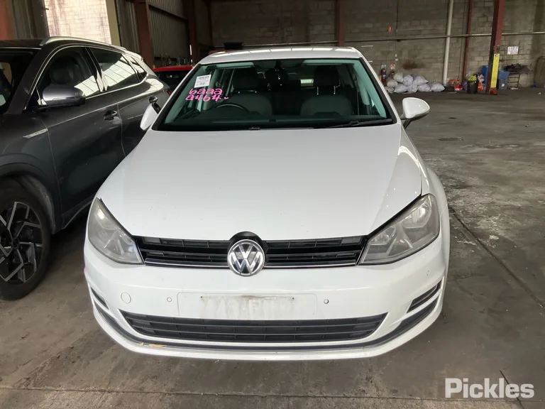 2014 Volkswagen Golf Used VIN WVWZZZAUZEW309837 – trunk area