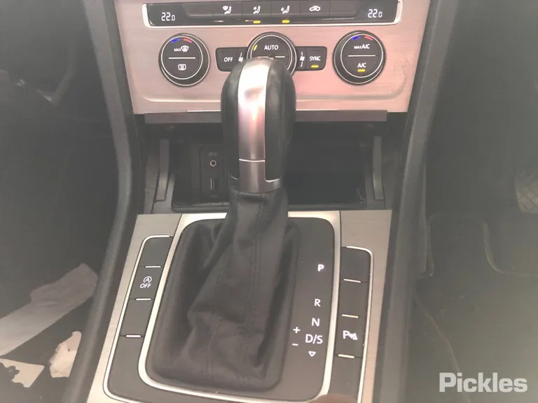2015 Volkswagen Golf Used VIN WVWZZZAUZFP045676 – rear exterior