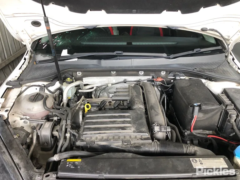 2015 Volkswagen Golf Used VIN WVWZZZAUZFP045676 – trunk area