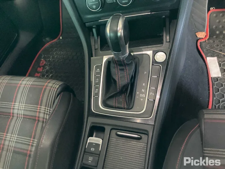 2015 Volkswagen Golf Damaged VIN WVWZZZAUZGW081264 – rear exterior