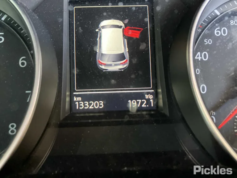 2015 Volkswagen Golf Damaged VIN WVWZZZAUZGW081264 – side profile