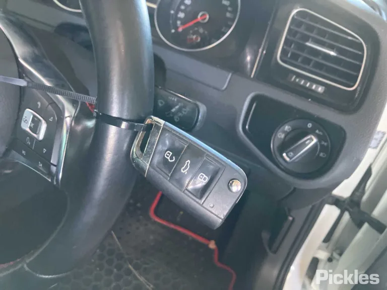 2015 Volkswagen Golf Damaged VIN WVWZZZAUZGW081264 – exterior detail