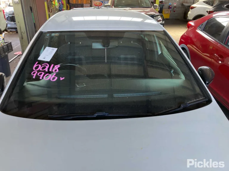 2015 Volkswagen Golf Damaged VIN WVWZZZAUZGW081264 – trunk area