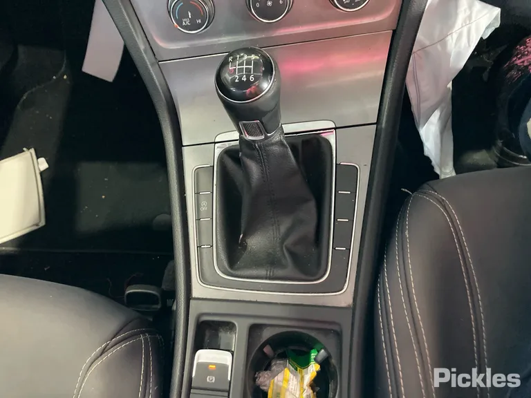 2015 Volkswagen Golf Used VIN WVWZZZAUZGW100598 – rear exterior
