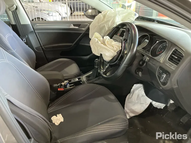 2015 Volkswagen Golf Used VIN WVWZZZAUZGW100598 – exterior detail