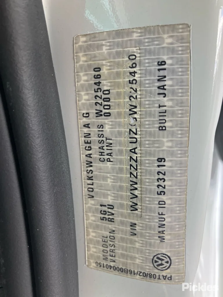 2016 Volkswagen Golf Damaged VIN WVWZZZAUZGW225460 – exterior detail