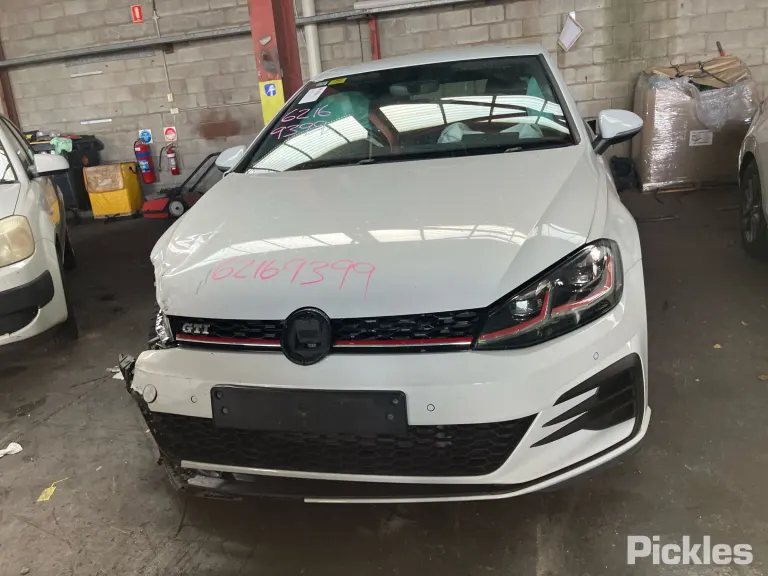 2018 Volkswagen Golf Damaged VIN WVWZZZAUZJW134274 – odometer reading
