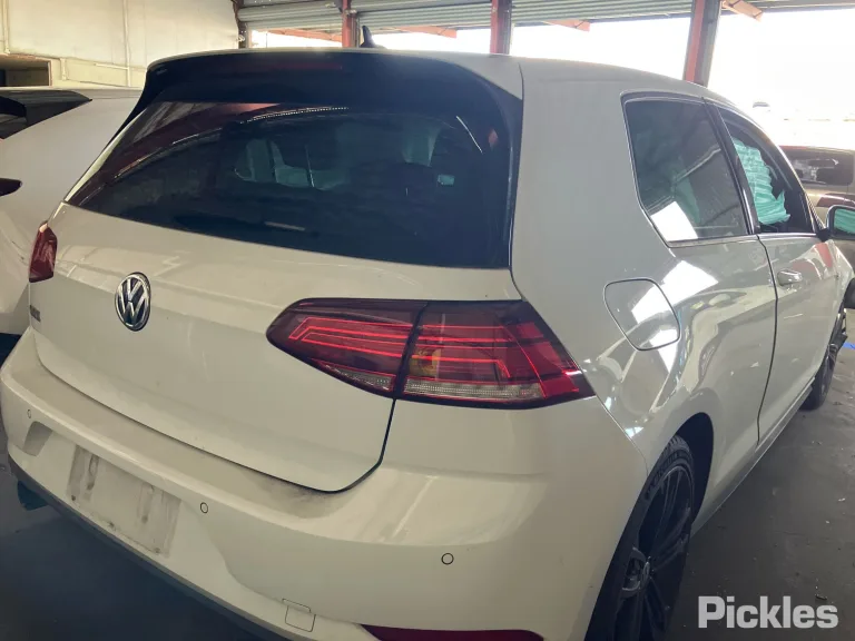2018 Volkswagen Golf Damaged VIN WVWZZZAUZJW134274 – photo 27