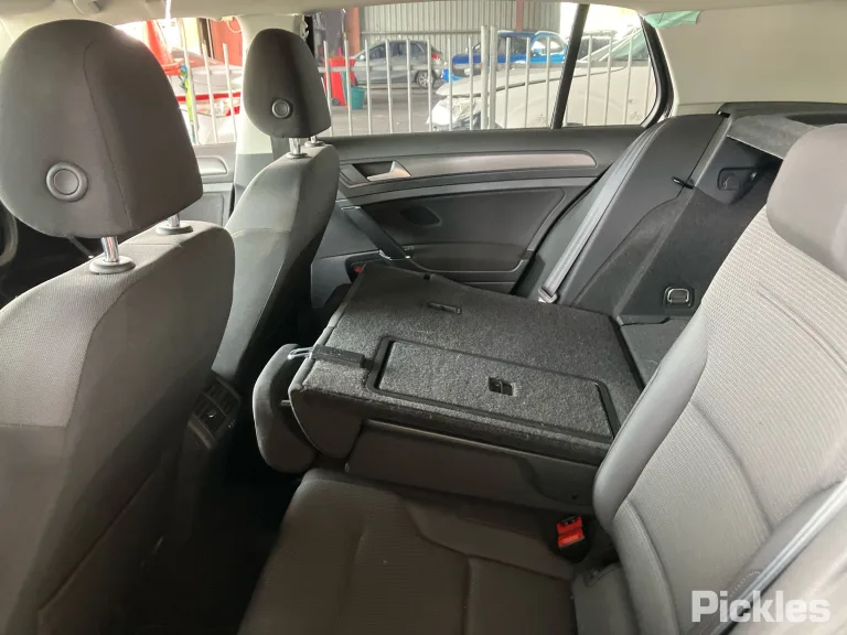 2020 Volkswagen Golf Damaged VIN WVWZZZAUZLW133140 – rear exterior