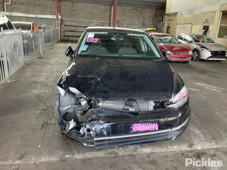 2020 Volkswagen Golf Damaged VIN WVWZZZAUZLW133140 – engine bay