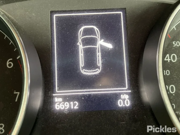 2020 Volkswagen Golf Damaged VIN WVWZZZAUZLW133140 – exterior detail