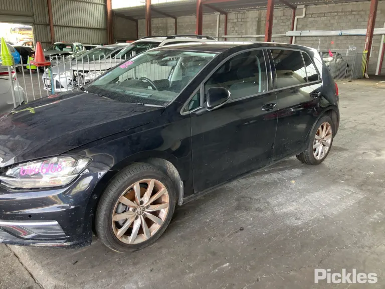2020 Volkswagen Golf Damaged VIN WVWZZZAUZLW133140 – trunk area