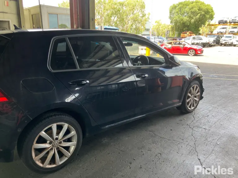 2020 Volkswagen Golf Damaged VIN WVWZZZAUZLW133140 – photo 11