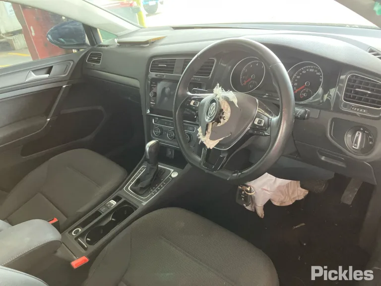 2020 Volkswagen Golf Damaged VIN WVWZZZAUZLW133140 – photo 21