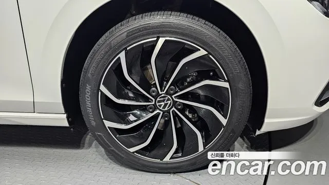 2023 Volkswagen Golf 8th Gen 2.0 TDI Prestige Sold VIN WVWZZZCD3PW123718 – exterior detail