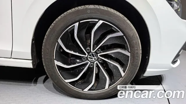 2022 Volkswagen Golf 8th Gen 2.0 TDI Prestige Sold VIN WVWZZZCDZNW127681 – exterior detail