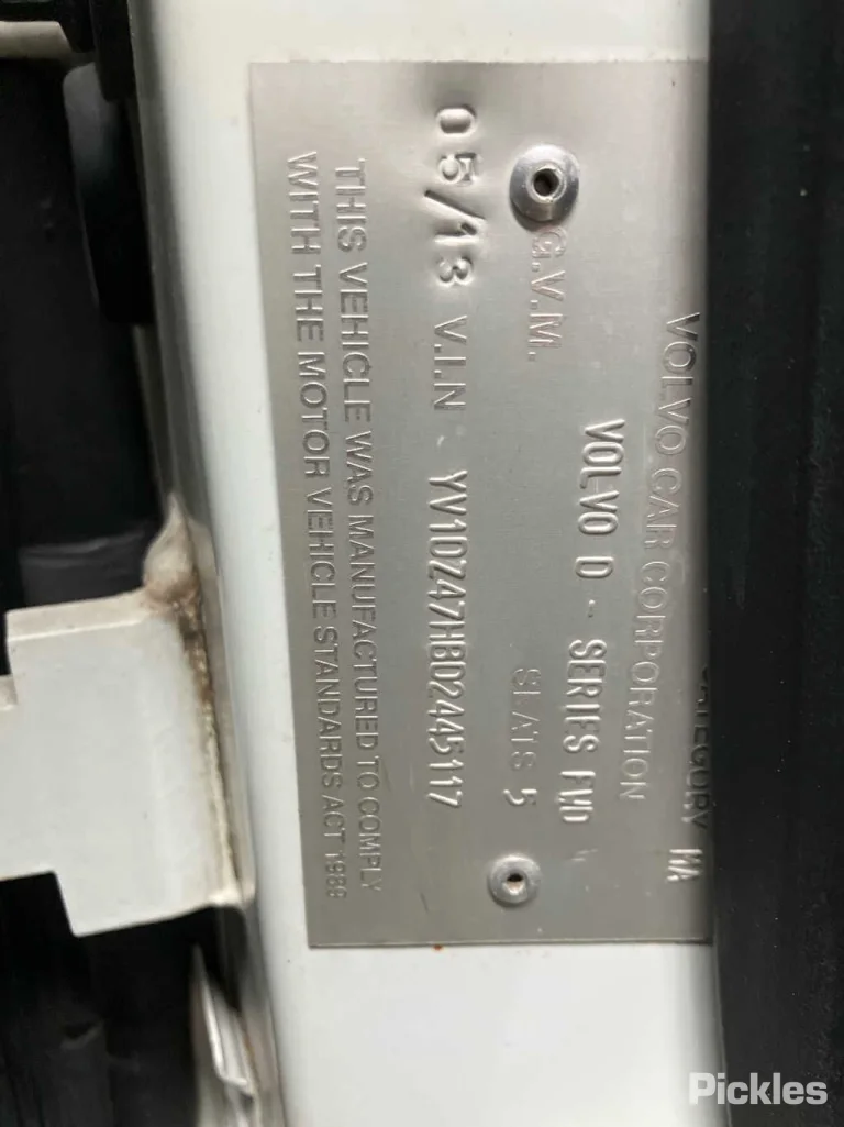 2013 Volvo XC60 Damaged VIN YV10Z47HBD2445117 – dashboard